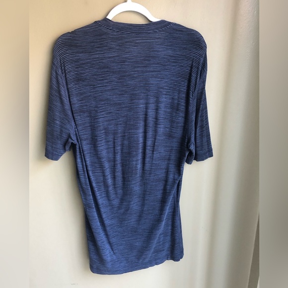 Lululemon Mens Training T Shirt Blue Striped Crew Neck Short Sleeve Size: M - Picture 2 of 8